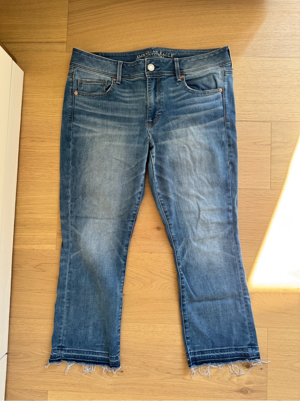 American Eagle Outfitters Women's Blue Cropped Frayed Hem Jeans